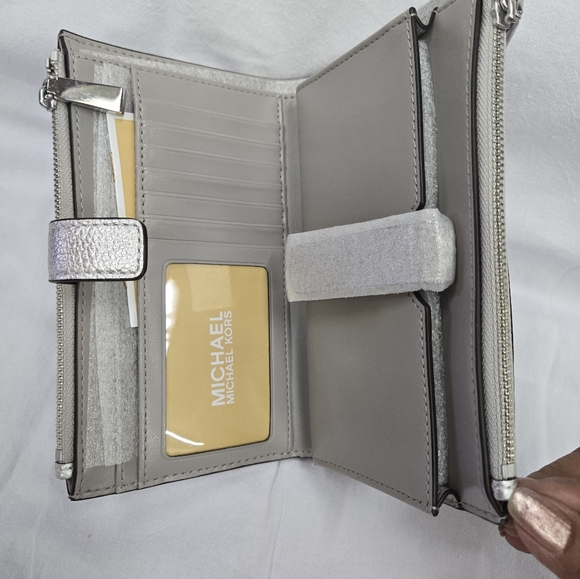 NEW Michael Kors Wallet Wristlet silver color - Picture 5 of 11
